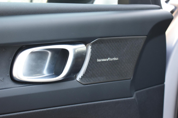 Volvo EX40 252PK Single Extended Range Core Business 82 kWh / Navigatie / Camera / Stuur & Stoelverwarming / Harman Kardon / Getinte Ramen / LM Velgen /