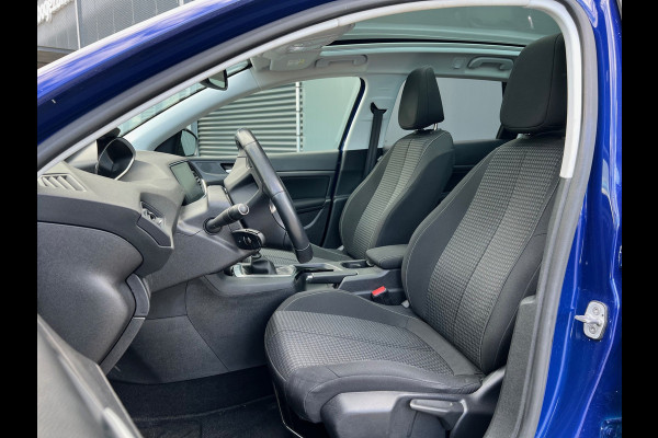 Peugeot 308 SW BWJ 2018 | 1.2PT BL 111PK Executive | TREKHAAK | PANO DAK | PDC | PRIVACY GLASS | CLIMA | NAVI | PDC |