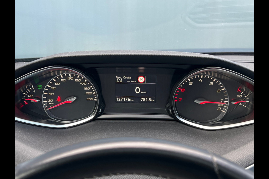 Peugeot 308 SW BWJ 2018 | 1.2PT BL 111PK Executive | TREKHAAK | PANO DAK | PDC | PRIVACY GLASS | CLIMA | NAVI | PDC |