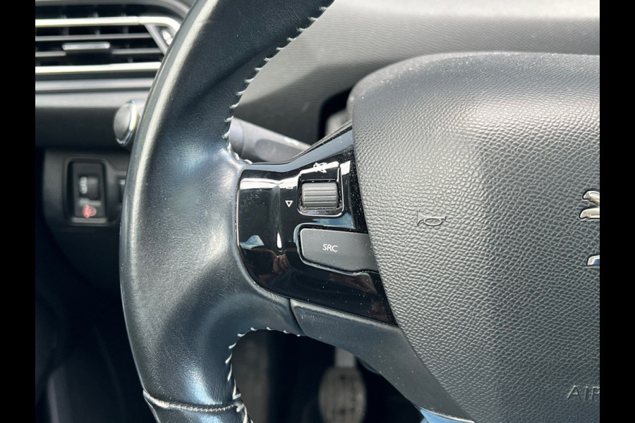 Peugeot 308 SW BWJ 2018 | 1.2PT BL 111PK Executive | TREKHAAK | PANO DAK | PDC | PRIVACY GLASS | CLIMA | NAVI | PDC |