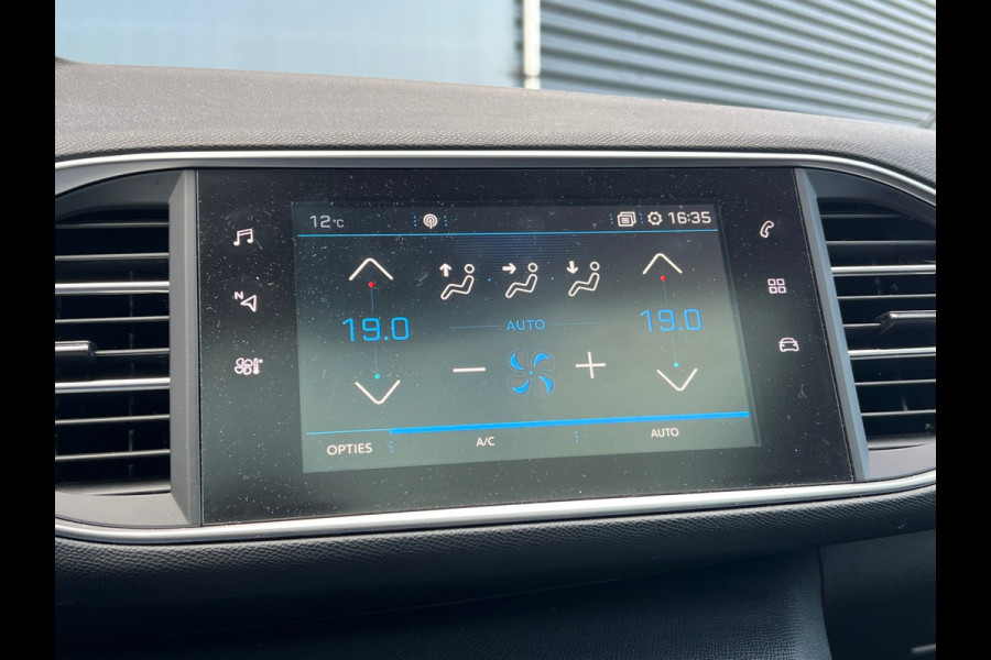 Peugeot 308 SW BWJ 2018 | 1.2PT BL 111PK Executive | TREKHAAK | PANO DAK | PDC | PRIVACY GLASS | CLIMA | NAVI | PDC |