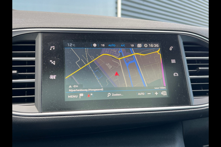 Peugeot 308 SW BWJ 2018 | 1.2PT BL 111PK Executive | TREKHAAK | PANO DAK | PDC | PRIVACY GLASS | CLIMA | NAVI | PDC |