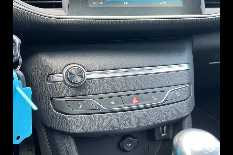 Peugeot 308 SW BWJ 2018 | 1.2PT BL 111PK Executive | TREKHAAK | PANO DAK | PDC | PRIVACY GLASS | CLIMA | NAVI | PDC |