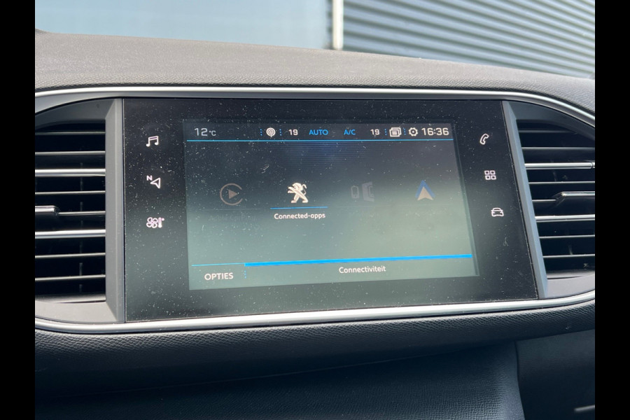Peugeot 308 SW BWJ 2018 | 1.2PT BL 111PK Executive | TREKHAAK | PANO DAK | PDC | PRIVACY GLASS | CLIMA | NAVI | PDC |