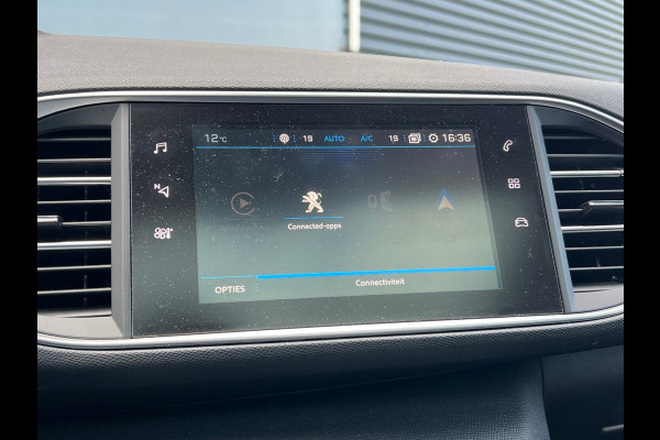Peugeot 308 SW BWJ 2018 | 1.2PT BL 111PK Executive | TREKHAAK | PANO DAK | PDC | PRIVACY GLASS | CLIMA | NAVI | PDC |