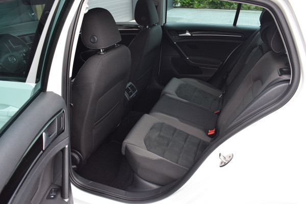 Volkswagen Golf 1.5 TSI 150pk DSG R-line | Pano | Virtual | LED | Dynaudio