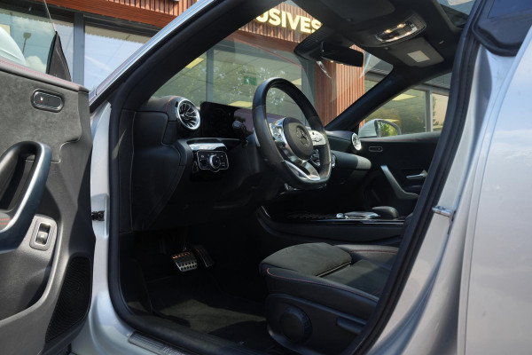 Mercedes-Benz CLA-Klasse Shooting Brake 250 e Premium Plus AMG Panoramadak Widescreen Camera LED
