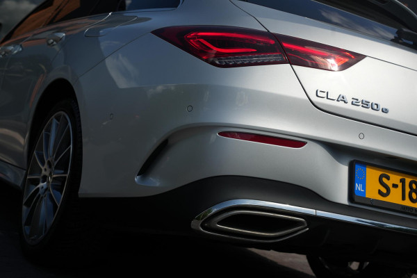 Mercedes-Benz CLA-Klasse Shooting Brake 250 e Premium Plus AMG Panoramadak Widescreen Camera LED