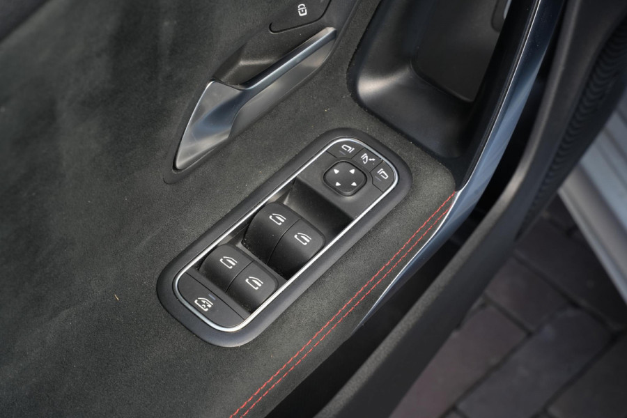 Mercedes-Benz CLA-Klasse Shooting Brake 250 e Premium Plus AMG Panoramadak Widescreen Camera LED