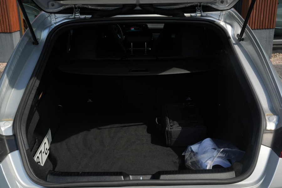 Mercedes-Benz CLA-Klasse Shooting Brake 250 e Premium Plus AMG Panoramadak Widescreen Camera LED