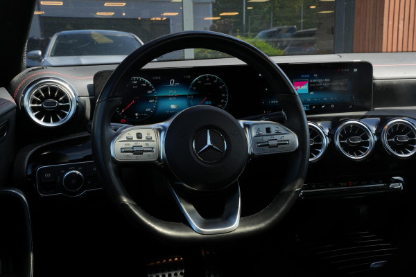 Mercedes-Benz CLA-Klasse Shooting Brake 250 e Premium Plus AMG Panoramadak Widescreen Camera LED
