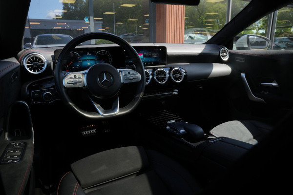 Mercedes-Benz CLA-Klasse Shooting Brake 250 e Premium Plus AMG Panoramadak Widescreen Camera LED