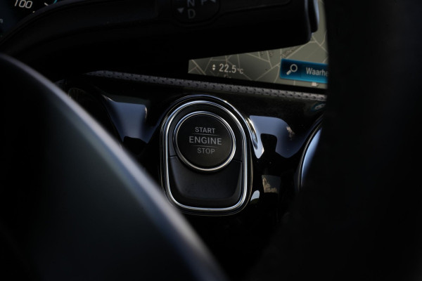 Mercedes-Benz CLA-Klasse Shooting Brake 250 e Premium Plus AMG Panoramadak Widescreen Camera LED