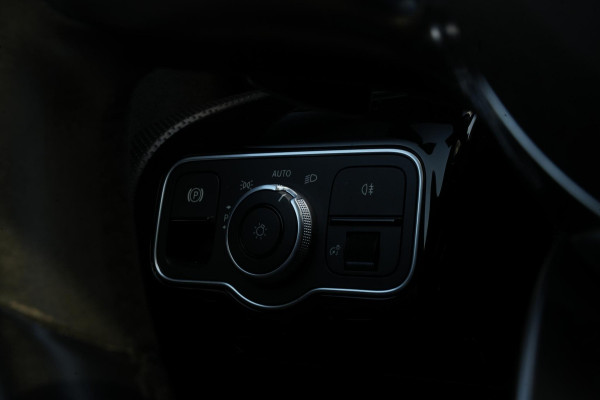 Mercedes-Benz CLA-Klasse Shooting Brake 250 e Premium Plus AMG Panoramadak Widescreen Camera LED