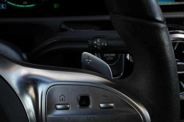 Mercedes-Benz CLA-Klasse Shooting Brake 250 e Premium Plus AMG Panoramadak Widescreen Camera LED