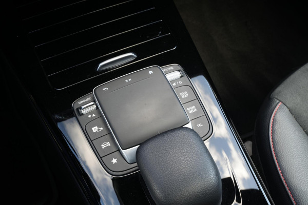 Mercedes-Benz CLA-Klasse Shooting Brake 250 e Premium Plus AMG Panoramadak Widescreen Camera LED