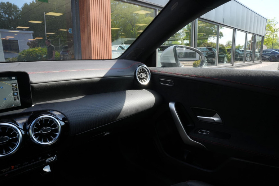 Mercedes-Benz CLA-Klasse Shooting Brake 250 e Premium Plus AMG Panoramadak Widescreen Camera LED