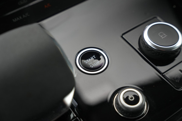 Land Rover Range Rover Sport 3.0 P510e First Edition Panoramadak Massage Meridian HeadUp Ambient 22''LM
