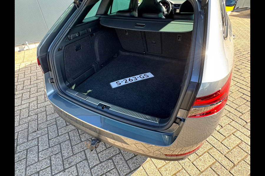 Škoda Superb Combi 1.5 TSI Sportline * Sideassistent * Memory * Trekhaak * Achterbank verwarmd *