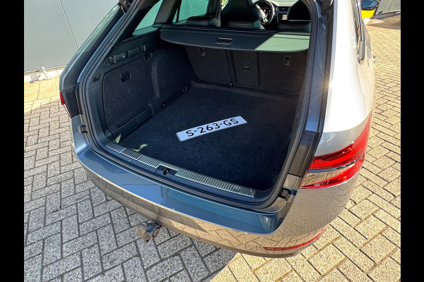 Škoda Superb Combi 1.5 TSI Sportline * Sideassistent * Memory * Trekhaak * Achterbank verwarmd *