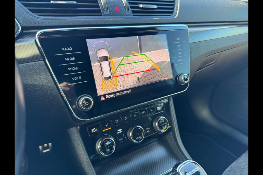 Škoda Superb Combi 1.5 TSI Sportline * Sideassistent * Memory * Trekhaak * Achterbank verwarmd *