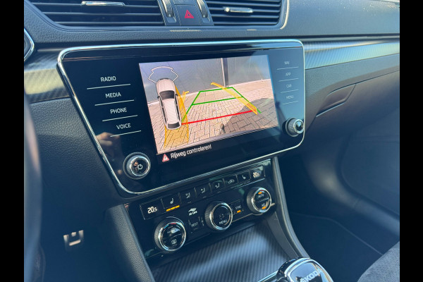 Škoda Superb Combi 1.5 TSI Sportline * Sideassistent * Memory * Trekhaak * Achterbank verwarmd *