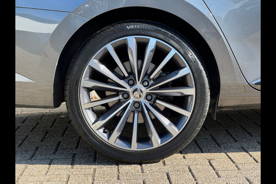 Škoda Superb Combi 1.5 TSI Sportline * Sideassistent * Memory * Trekhaak * Achterbank verwarmd *