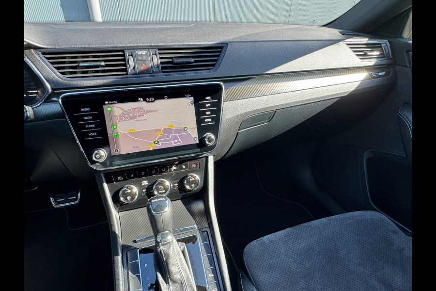 Škoda Superb Combi 1.5 TSI Sportline * Sideassistent * Memory * Trekhaak * Achterbank verwarmd *
