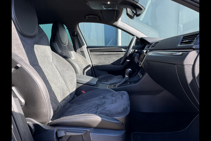 Škoda Superb Combi 1.5 TSI Sportline * Sideassistent * Memory * Trekhaak * Achterbank verwarmd *