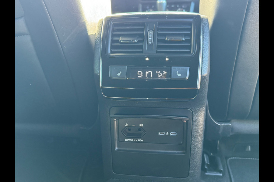Škoda Superb Combi 1.5 TSI Sportline * Sideassistent * Memory * Trekhaak * Achterbank verwarmd *