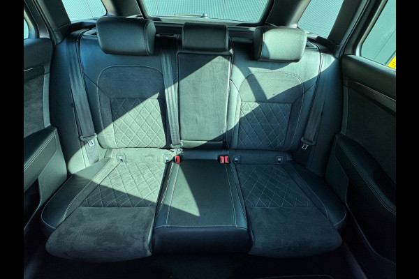 Škoda Superb Combi 1.5 TSI Sportline * Sideassistent * Memory * Trekhaak * Achterbank verwarmd *