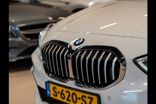 BMW 1-serie 118i M Sport High Executive, Apple Carplay, Digi Dash, Voll Led, Navi, Cruise, Amiënte Light, PDC, Volledig Onderhoud