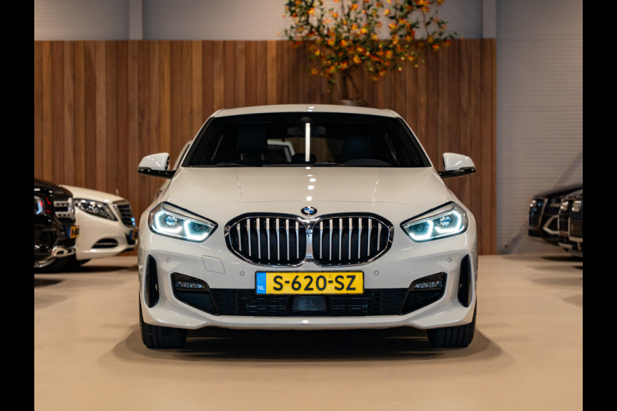 BMW 1-serie 118i M Sport High Executive, Apple Carplay, Digi Dash, Voll Led, Navi, Cruise, Amiënte Light, PDC, Volledig Onderhoud