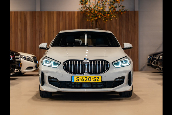 BMW 1-serie 118i M Sport High Executive, Apple Carplay, Digi Dash, Voll Led, Navi, Cruise, Amiënte Light, PDC, Volledig Onderhoud