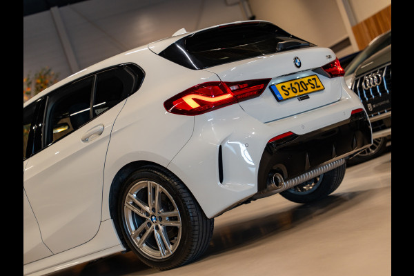BMW 1-serie 118i M Sport High Executive, Apple Carplay, Digi Dash, Voll Led, Navi, Cruise, Amiënte Light, PDC, Volledig Onderhoud