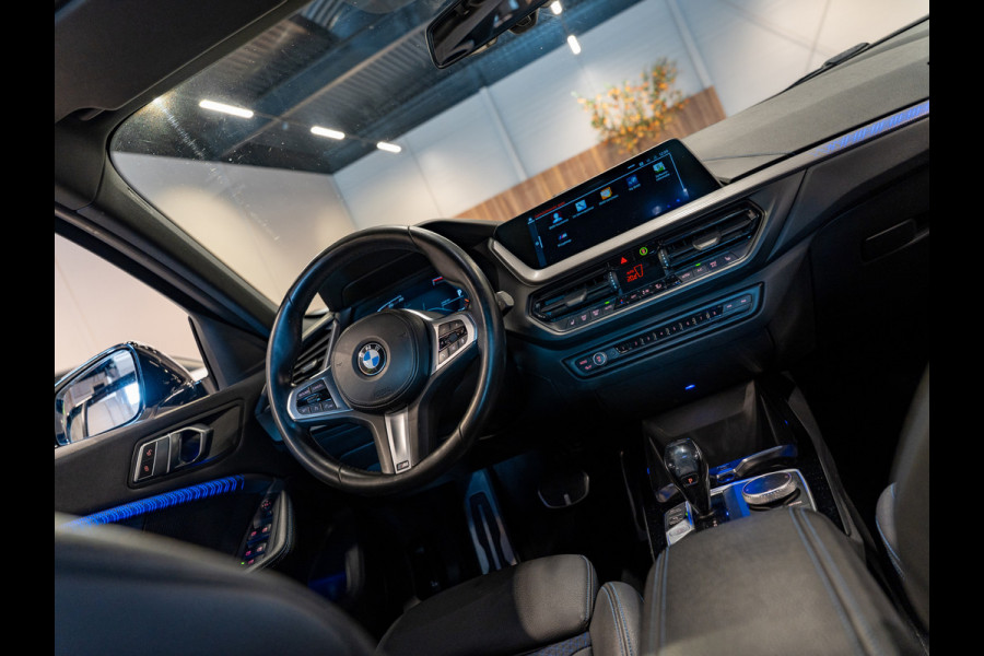 BMW 1-serie 118i M Sport High Executive, Apple Carplay, Digi Dash, Voll Led, Navi, Cruise, Amiënte Light, PDC, Volledig Onderhoud