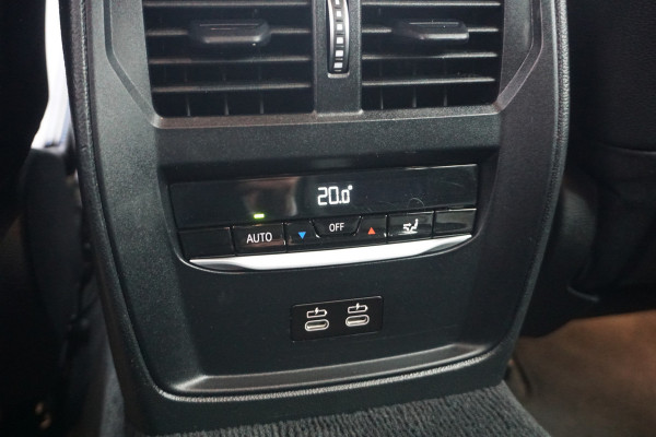 BMW 3 Serie Touring 320e LCI M-Sport Pro | ADAPTIVE LED | ACC | HEAD-UP | STOELVERW. | CAMERA |