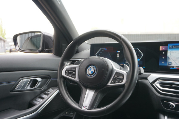 BMW 3 Serie Touring 320e LCI M-Sport Pro | ADAPTIVE LED | ACC | HEAD-UP | STOELVERW. | CAMERA |