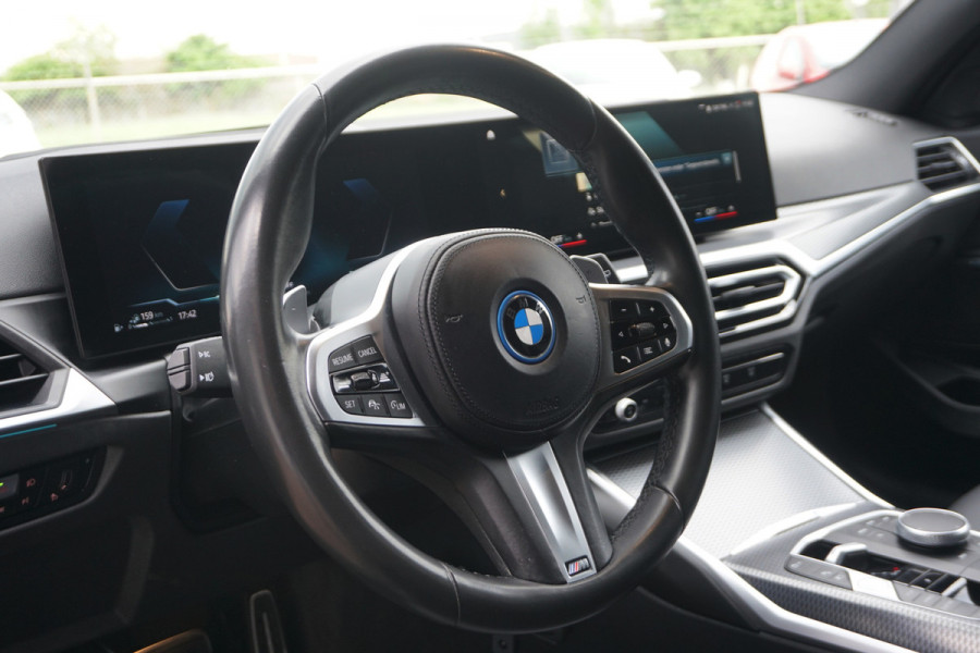 BMW 3 Serie Touring 320e LCI M-Sport Pro | ADAPTIVE LED | ACC | HEAD-UP | STOELVERW. | CAMERA |