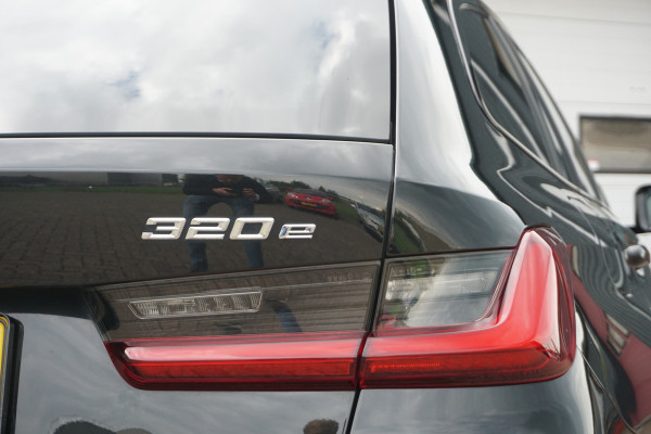 BMW 3 Serie Touring 320e LCI M-Sport Pro | ADAPTIVE LED | ACC | HEAD-UP | STOELVERW. | CAMERA |