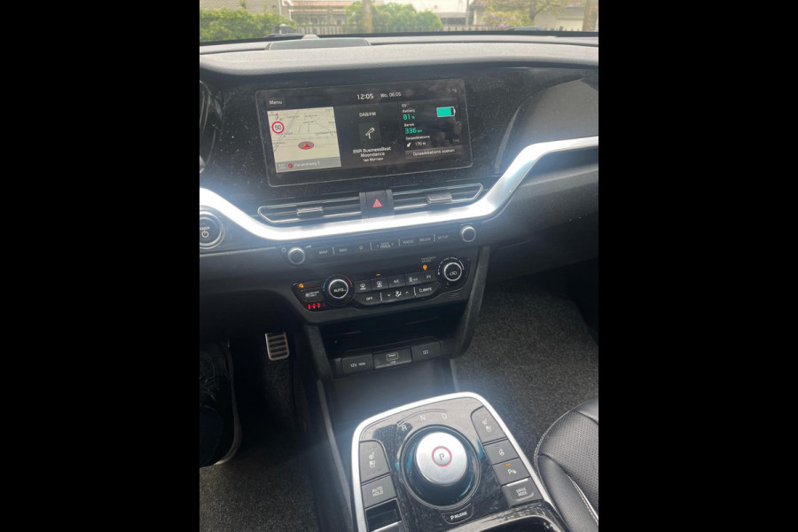 Kia e-Niro ExecutiveLine 64 kWh AIRCO I 3 FASEN OPLADER I LEDER INTERIEUR I NAV I COMPLETE UITVOERING