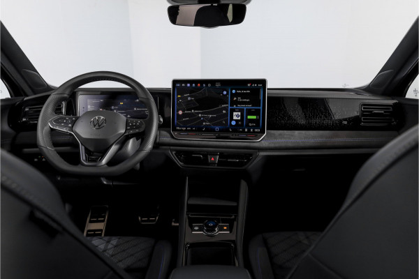 Volkswagen Tiguan 1.5 eHybrid R-Line Edition 272 PK | Black Style | 15 inch Navi | Elek. Trekhaak | IQ Light | S/K-Panodak | Dig. Cockpit | Adapt. Cruise | Stoel-+Stuurverw. | 360 Camera | NAV + App. Connect | ECC | Elek. Klep | LM 20" |
