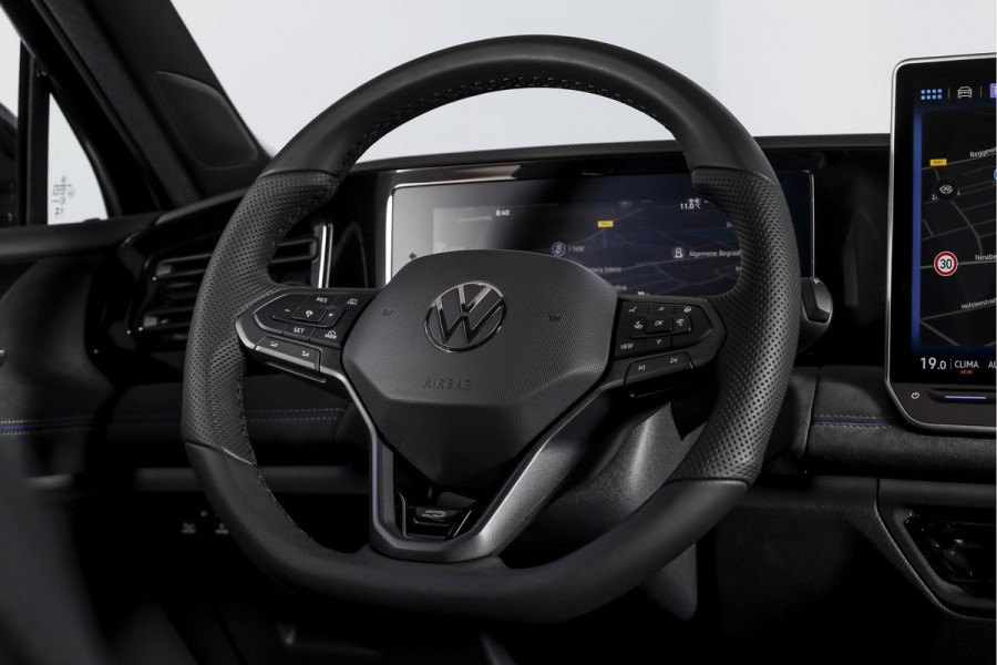 Volkswagen Tiguan 1.5 eHybrid R-Line Edition 272 PK | Black Style | 15 inch Navi | Elek. Trekhaak | IQ Light | S/K-Panodak | Dig. Cockpit | Adapt. Cruise | Stoel-+Stuurverw. | 360 Camera | NAV + App. Connect | ECC | Elek. Klep | LM 20" |