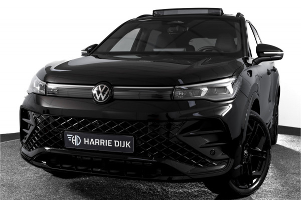 Volkswagen Tiguan 1.5 eHybrid R-Line Edition 272 PK | Black Style | 15 inch Navi | Elek. Trekhaak | IQ Light | S/K-Panodak | Dig. Cockpit | Adapt. Cruise | Stoel-+Stuurverw. | 360 Camera | NAV + App. Connect | ECC | Elek. Klep | LM 20" |