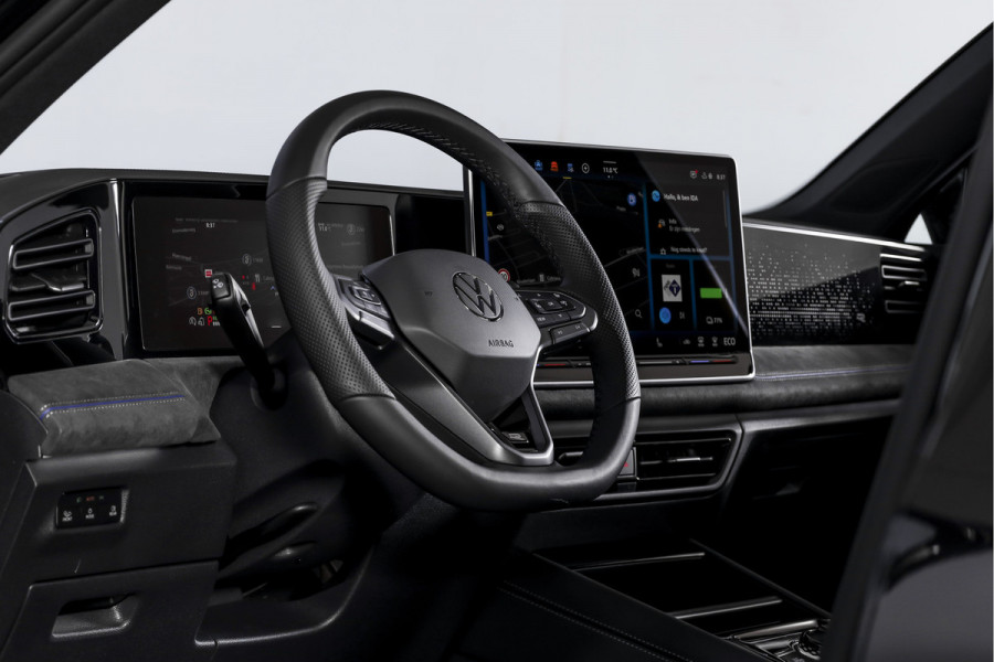 Volkswagen Tiguan 1.5 eHybrid R-Line Edition 272 PK | Black Style | 15 inch Navi | Elek. Trekhaak | IQ Light | S/K-Panodak | Dig. Cockpit | Adapt. Cruise | Stoel-+Stuurverw. | 360 Camera | NAV + App. Connect | ECC | Elek. Klep | LM 20" |