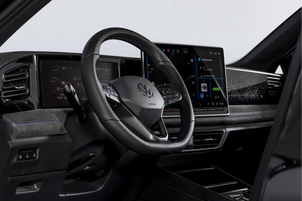 Volkswagen Tiguan 1.5 eHybrid R-Line Edition 272 PK | Black Style | 15 inch Navi | Elek. Trekhaak | IQ Light | S/K-Panodak | Dig. Cockpit | Adapt. Cruise | Stoel-+Stuurverw. | 360 Camera | NAV + App. Connect | ECC | Elek. Klep | LM 20" |