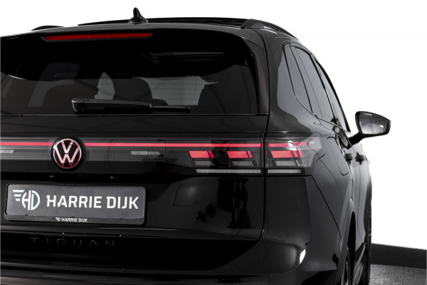 Volkswagen Tiguan 1.5 eHybrid R-Line Edition 272 PK | Black Style | 15 inch Navi | Elek. Trekhaak | IQ Light | S/K-Panodak | Dig. Cockpit | Adapt. Cruise | Stoel-+Stuurverw. | 360 Camera | NAV + App. Connect | ECC | Elek. Klep | LM 20" |