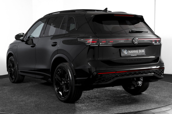 Volkswagen Tiguan 1.5 eHybrid R-Line Edition 272 PK | Black Style | 15 inch Navi | Elek. Trekhaak | IQ Light | S/K-Panodak | Dig. Cockpit | Adapt. Cruise | Stoel-+Stuurverw. | 360 Camera | NAV + App. Connect | ECC | Elek. Klep | LM 20" |