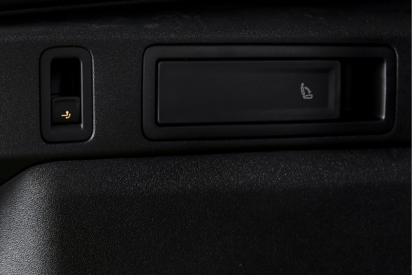 Volkswagen Tiguan 1.5 eHybrid R-Line Edition 272 PK | Black Style | 15 inch Navi | Elek. Trekhaak | IQ Light | S/K-Panodak | Dig. Cockpit | Adapt. Cruise | Stoel-+Stuurverw. | 360 Camera | NAV + App. Connect | ECC | Elek. Klep | LM 20" |