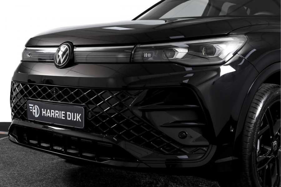 Volkswagen Tiguan 1.5 eHybrid R-Line Edition 272 PK | Black Style | 15 inch Navi | Elek. Trekhaak | IQ Light | S/K-Panodak | Dig. Cockpit | Adapt. Cruise | Stoel-+Stuurverw. | 360 Camera | NAV + App. Connect | ECC | Elek. Klep | LM 20" |